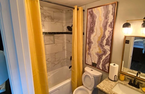 Ellendale House | Modern & Marvelous- 3 bed 2 bath East Memphis Gem