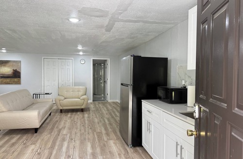 Marksville Apartment | Modern Open Studio - 3 Beds - 2 queens & 1–Full Sleeps 6- Near Local Attractions