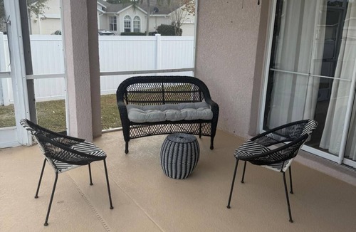 Meadow Woods House | Modern Orlando Retreat – Minutes to Disney, Universal & All the Magic!”