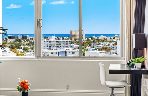 West Avenue Condo | Modern Outstanding Condo at Mondrian South Beach-1123