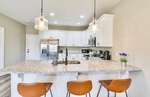 Dothan House | Modern & Private Retreat Near Historic Downtown!