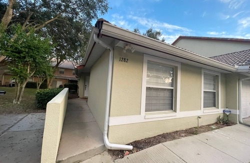 Plymouth House | Modern Renovated Townhome, Near Springs, 30 Min to Theme Parks.