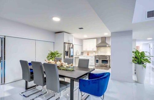 Cutler Bay House | Modern Retreat GameRoom, Court, BBQ & Playground
