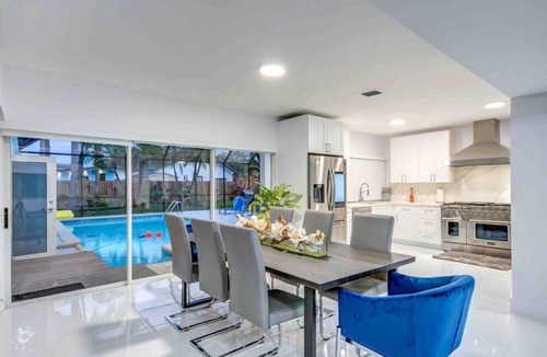 Cutler Bay House | Modern Retreat GameRoom, Court, BBQ & Playground