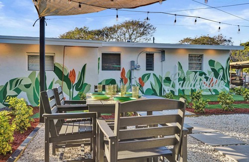 Central Fort Lauderdale House | Modern Retreat w/Cold Plunge + Free Parking+ 15 to the Beach