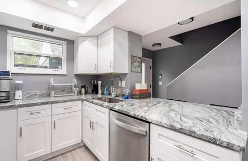 Disston Heights House | Modern Spacious 1-bed Townhome, in St. Pete, 10min Downtown, 15min St Pete Beach