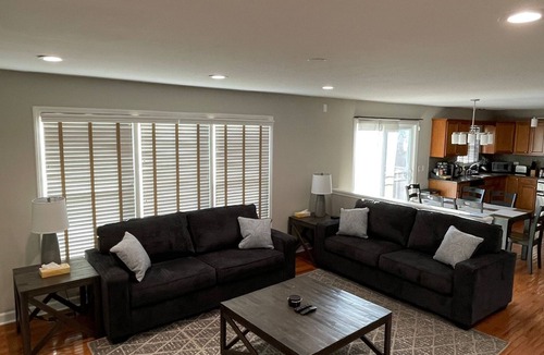 Bolingbrook House | Modern, Spacious, & Convenient 4 BR/3.5 BA Home minutes from golf & shopping