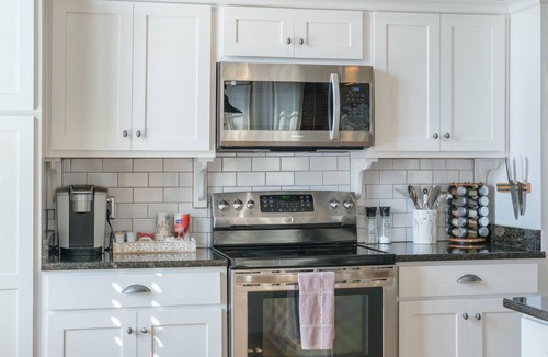 Civil Rights Historic District House | Modern Stylish & Spacious Loft w/Indoor Parking