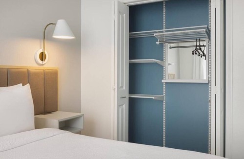 Westshore Hotel | Modern Suite with Full Kitchen For Extended Stays - 2 Miles From Tampa Airport