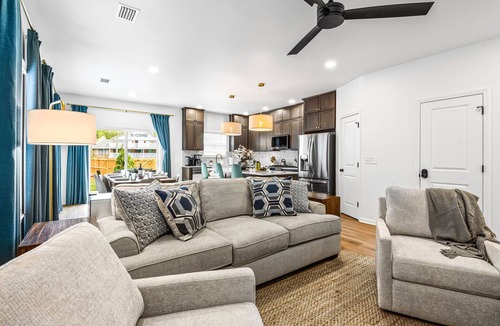 East Pensacola Heights Condo | Modern Townhouse Near Dwntwn, 8 min to PNS-Beach