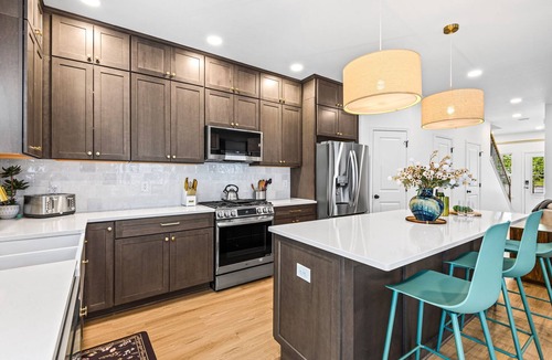 East Pensacola Heights Condo | Modern Townhouse Near Dwntwn, 8 min to PNS-Beach