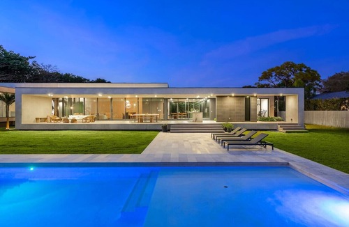 Pinecrest House | Modern Villa w Pool + Spacious Outdoor Living