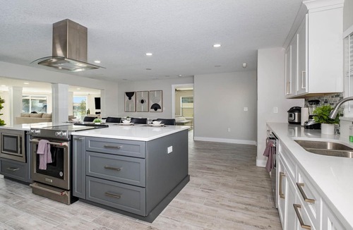 Cocoa Isles House | *Modern Waterfront Home* Sleeps 8-LARGE KITCHEN/LIVING Area-1 minute to beach