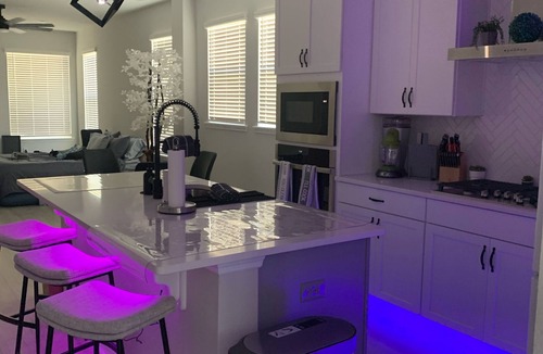 Colonialtown South House | Modern Zen + Downtown Orlando +Hot Tub + Grill + Movie Room + Patio + Aquarium