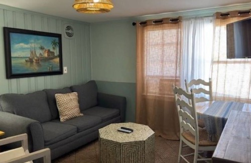 Biltmore Beach Hotel | Monterey Motel - Beach Cottage 11 at Beach Access 8. Large Pool. Newly Remodeled