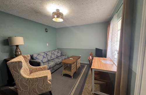 Biltmore Beach Hotel | Monterey Motel - Guest Room 2 @ Beach Access 8, Pool, Free WiFi