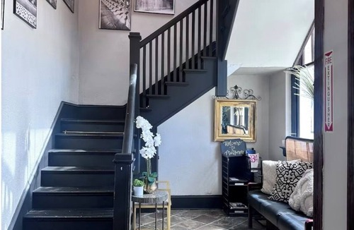 Montgomery House | Montgomery Cozy Cultural Hub downtown walkable . sleeps 15