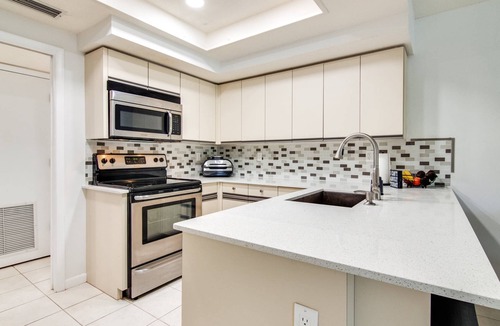 Fairway Village House | Monthly Stay | Dedicated Workspace | Wesley Chapel | 3BR, Near Tampa | Optional Resort Amenities