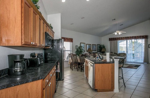 Four Corners House | 'Morning Star Villa Spacious 4 bed with Salt Water Pool & Games Room!
