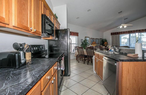 Four Corners House | 'Morning Star Villa Spacious 4 bed with Salt Water Pool & Games Room!
