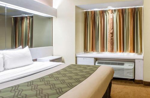Tillmans Corner Hotel | Motel 6-Mobile, AL