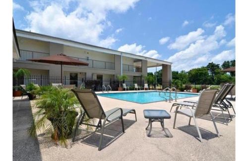 Tillmans Corner Hotel | Motel 6-Mobile, AL