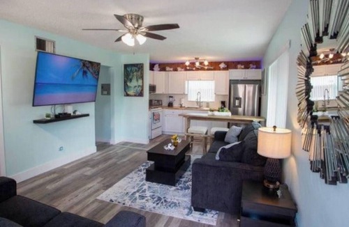 Royal Poinciana Apartment | My Oasis 2 bedroom 1 bathroom located in Hollywood, FL