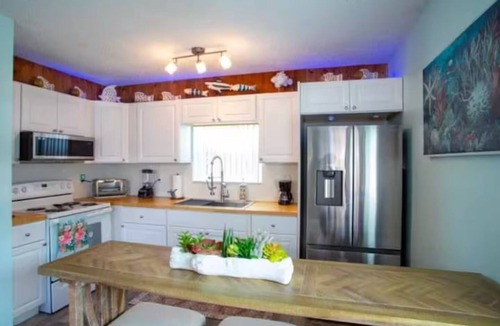 Royal Poinciana Apartment | My Oasis 2 bedroom 1 bathroom located in Hollywood, FL