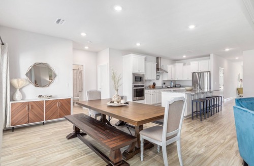 Port St. Joe House | MYSTIC PEARL-RESORT POOL-KING BEDS-FAST WIFI-GAMES-4MINS TO BEACH-SLEEPS 20