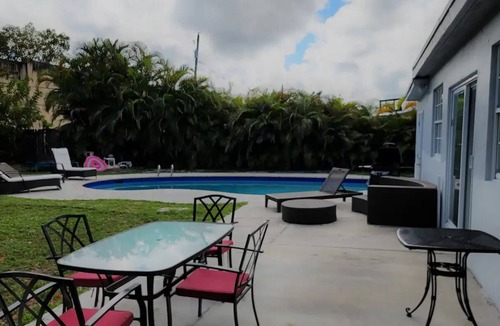 Ives Estates House | N Miami Huge House w/BBQ and Swimming Pool!