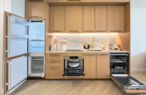Wynwood Art District Condo | N406 - Stylish 1BR Escape with Pool & Gym in Wynwood