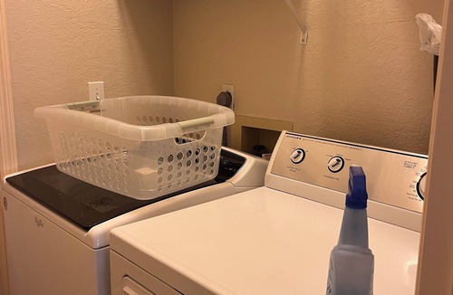North Naples Condo | Naples Condo, 2 bed 2 bath 2mi to beach, hospitals, gated safe community