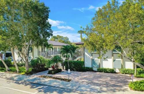 Old Naples Condo | Naples Escape in the heart of 5th Avenue