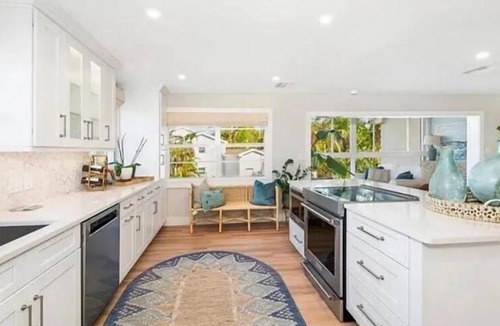 Park Shore Condo | Naples/Parkshore 2 bedroom/2 bath condo with garage. Less than 1 mile to beach.