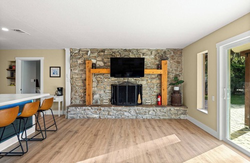 Inglis House | Nature Coast Getaway w/Gulf Access
