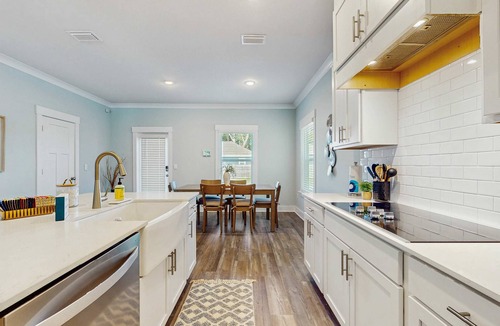 South Pensacola House | Nautical home downtown close to shopping, restaurants and beaches.