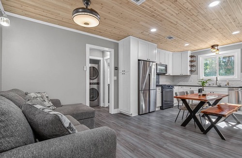New Warrington House | Navy Point Cottage With Theater Room, Stainless Propane Grill, Huge Lot, Close To N.A.S and Downtown