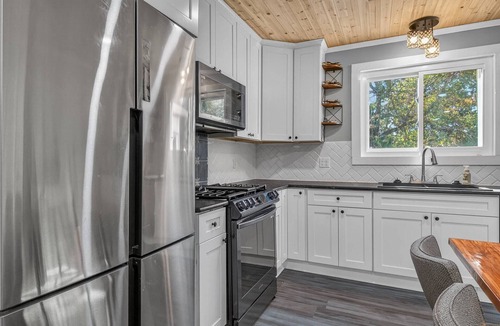 New Warrington House | Navy Point Cottage With Theater Room, Stainless Propane Grill, Huge Lot, Close To N.A.S and Downtown