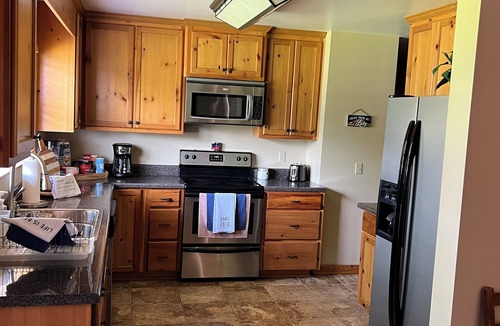 Dadeville Cabin | nCenterport GetAway, Family size cabin. Near restaurants, golf and AU football