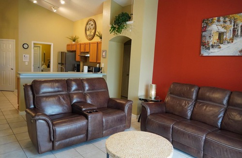 West Kissimmee House | Near Disney - 2 Master King, Pool, Hot Tub, Games, Deck Overlooking Lake!
