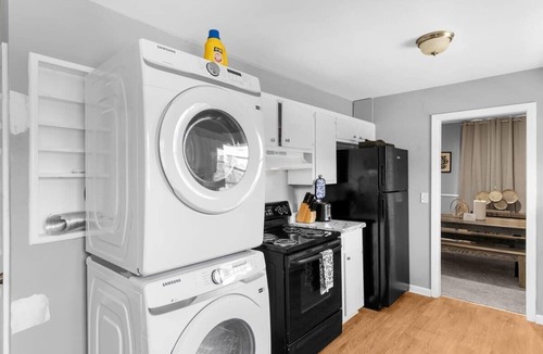 New Castle House | Near Hospital & Dining- Beds on Broadmoor - Unit A