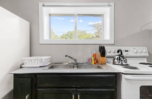 New Castle House | Near Hospital&Dining-Beds on Broadmoor- Both Units
