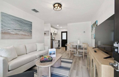 Treasure Island Apartment | Near Johns Pass | 1 Block from Gulf Shores | Treasure Island
