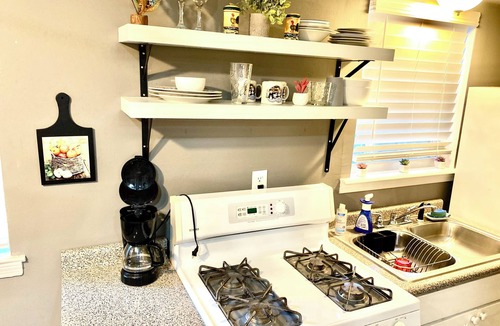 Crosstown Apartment | Near Medical Center-Quiet Flat