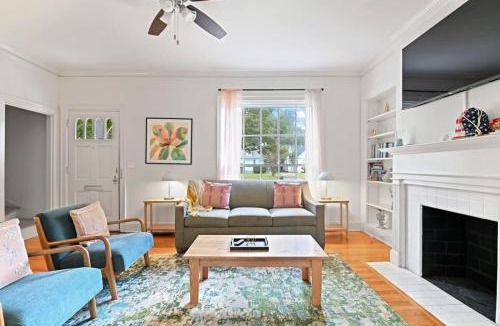 Montgomery House | Near University & Dining- Garden District Dwelling