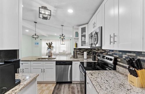 Old Seminole Heights House | Near USF, Ybor City, Busch Gardens/RayJ Stadium + TV Backyard & Games, Slps 8!