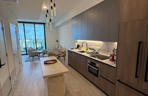 North Beach Apartment | New 1Bed 2bath 20th floor amazing views