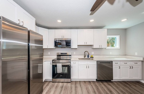 Indian Rocks Beach Villa | New 2 Bedroom Beachside villa suite Stroll to the beach
