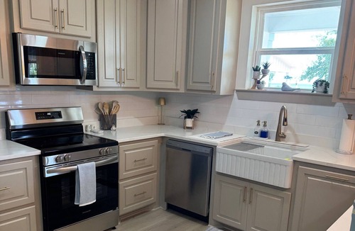 Gulfport House | New 3-bedroom Beach house! Island View casino, 15 Minutes to Gulfport Complex.