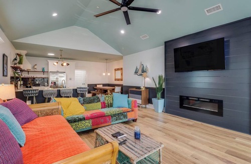 Long Beach House | New Beachfront home. Large Pool with Hot tub. Outside Kitchen. Volleyball court.